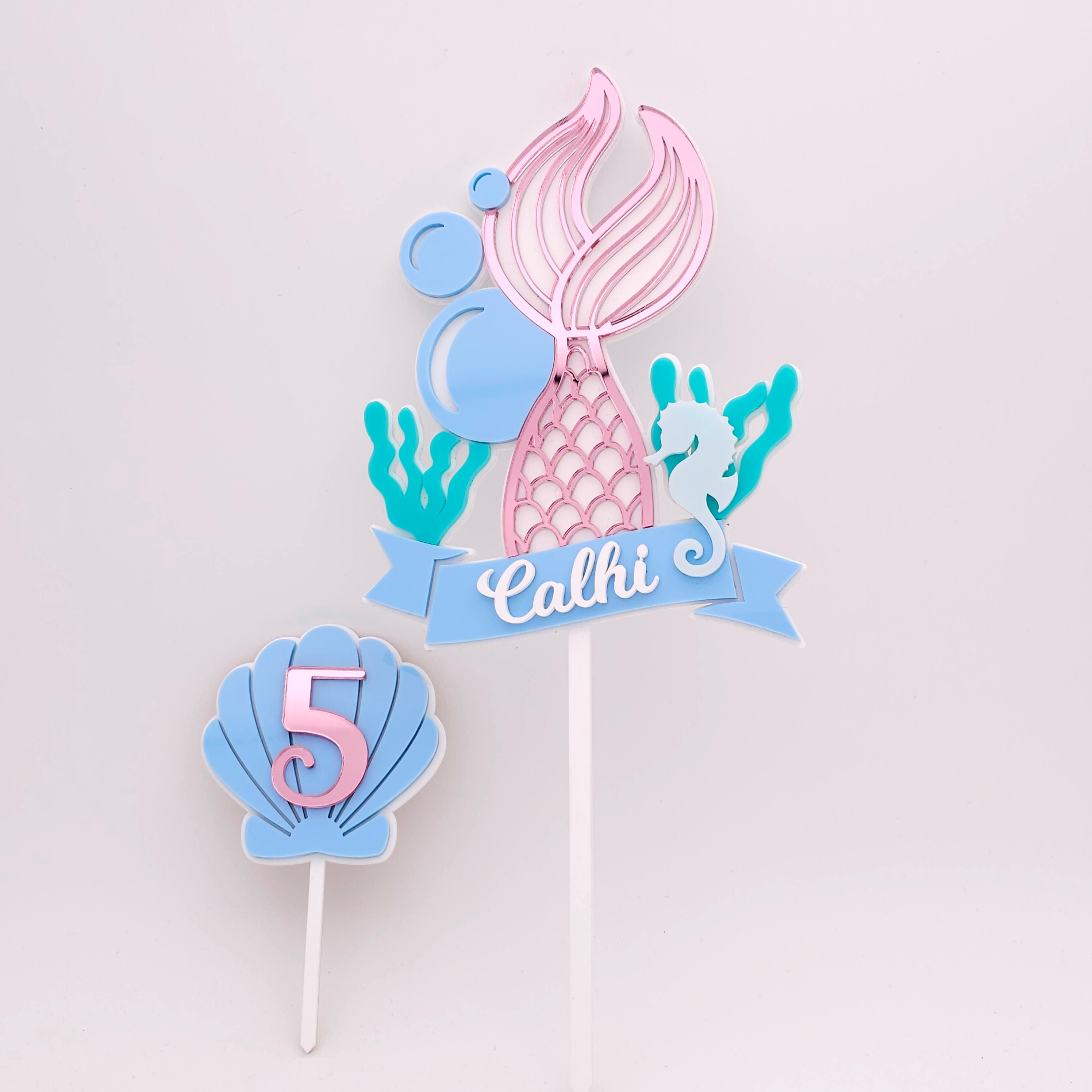 Mermaid-themed birthday cake topper with number 5 and name 'Calhi' on a light purple background