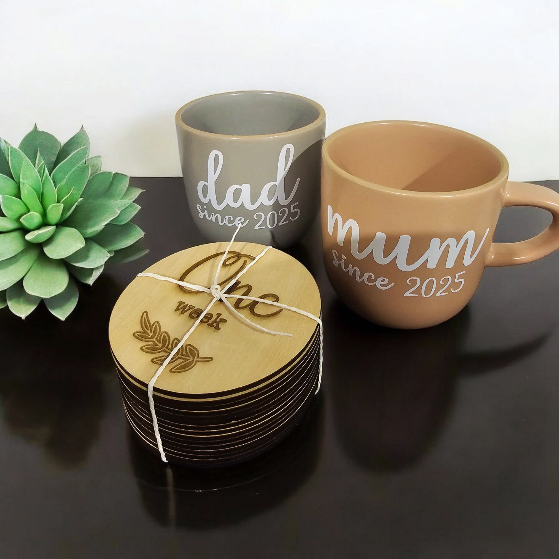 Custom Mum and Dad Announcement Pack – With Baby Milestone Discs